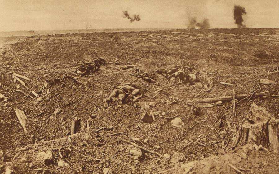 Corpse-strewn battlefield on the Western Front, WW1 (source: www.gwpda.