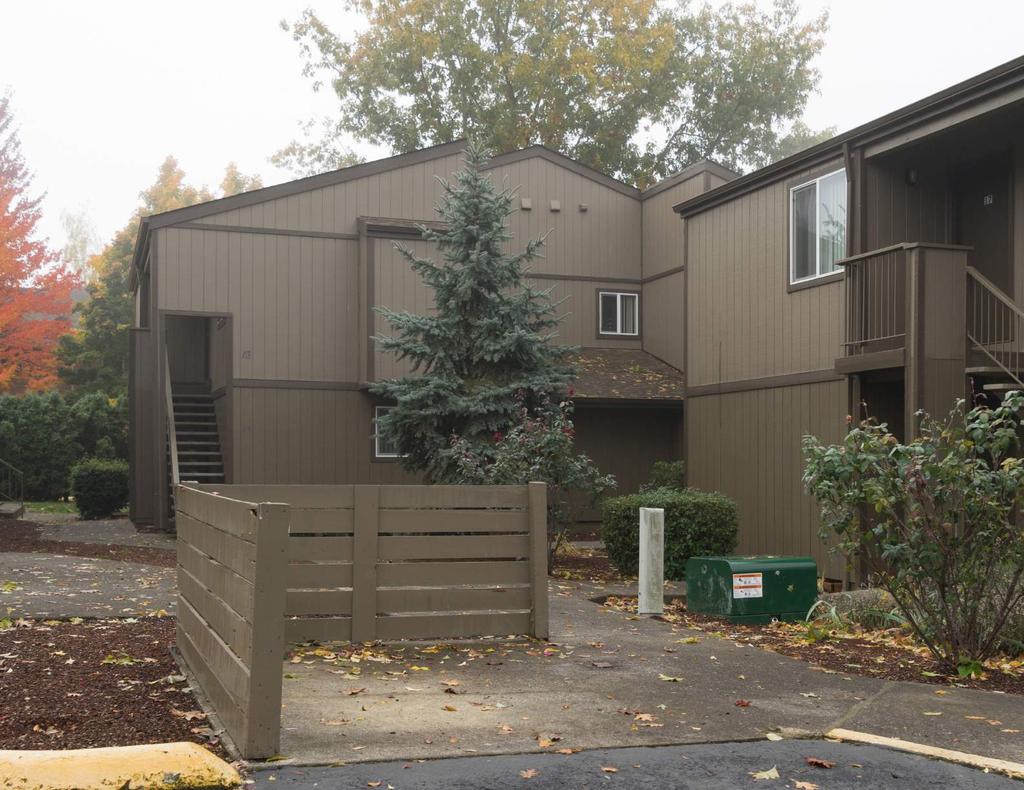 PROPERTY OVERVIEW SILVERTON MANOR APARTMENTS MULTIFAMILY SILVERTON, OREGON PROPERTY DESCRIPTION The Silverton Manor Apartments is located in the City of Silverton, Oregon, just blocks away from the