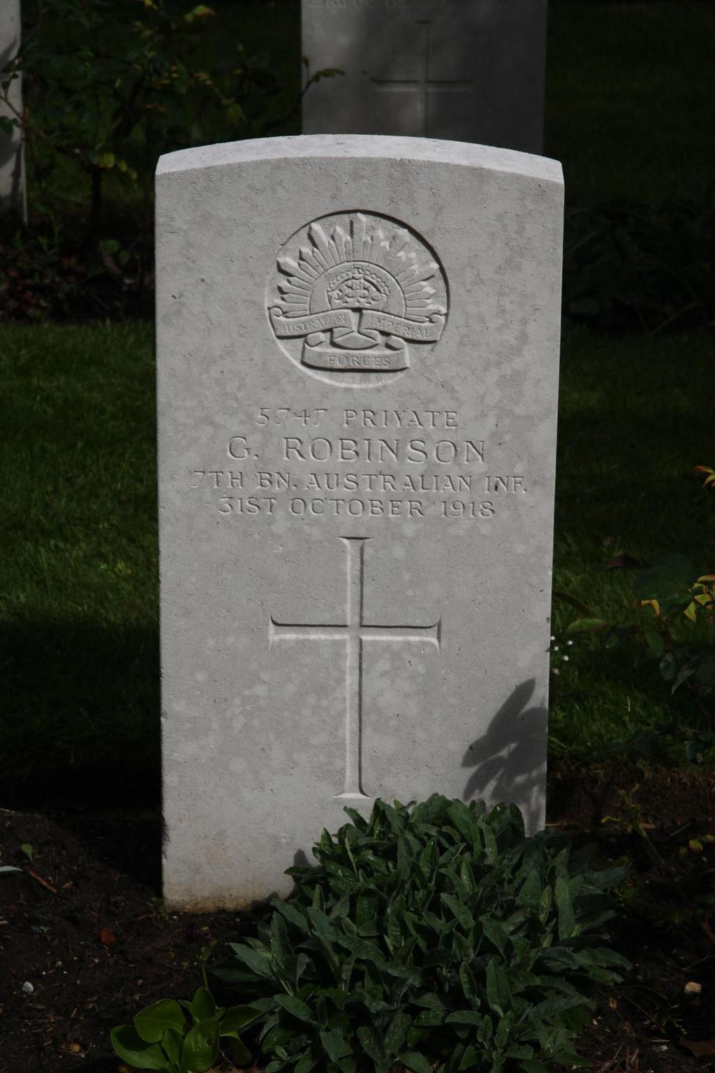 Photo of G. Robinson s CWGC headstone in St.