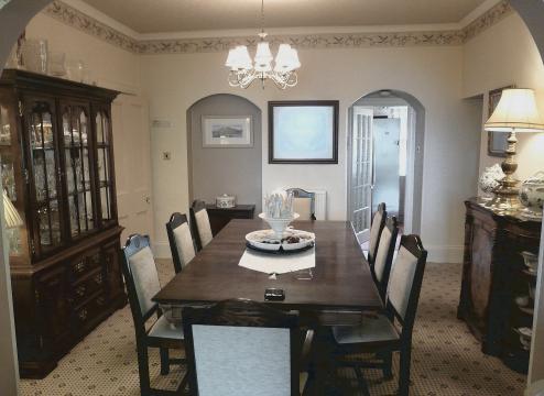14'9" x 13' 2") Leading from the Morning Room, the Breakfasting Room/ Dining Room has a pendant light in moulded ceiling