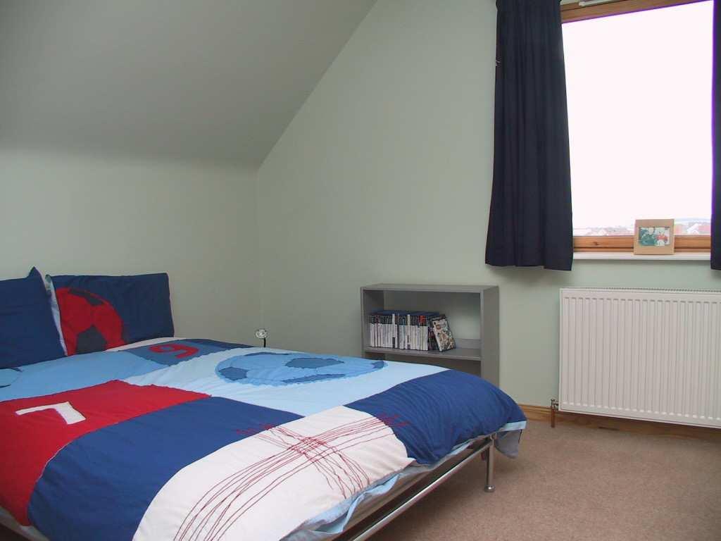 25m ) approx. Attractively presented, second double bedroom decorated in soft tones with complementing fitted carpet.