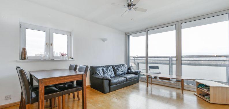 345,000 FOR SALE - CHAIN FREE REF: 2283176 2 Bed, High Rise Apartment, Private Balcony & Communal Garden, Permit Parking 11th Floor - Private Balcony - Chain Free - Two Bedroom Apartment - South