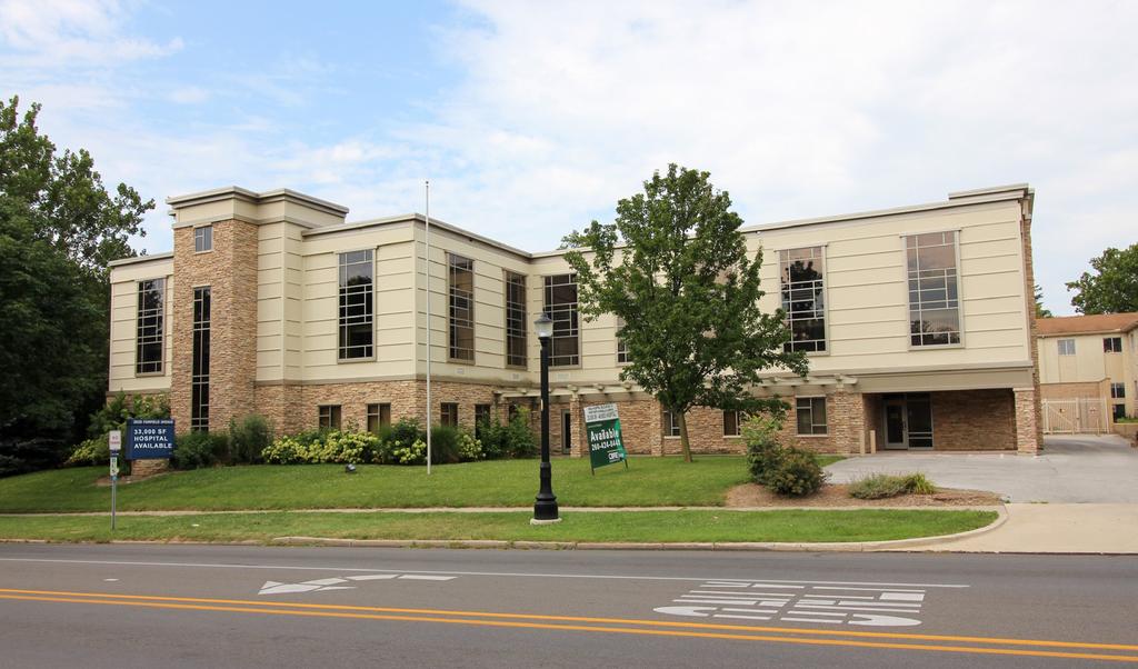 FOR SALE OR SUBLEASE ACUTE CARE HOSPITAL 2626 FAIRFIELD AVENUE Fort Wayne, IN 46807 33,000 SF HOSPITAL This 48-bed hospital is