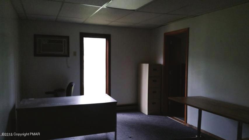 FEATURES: Mount Pocono Office Park Available SF: 224 office/retail space available. Several units.