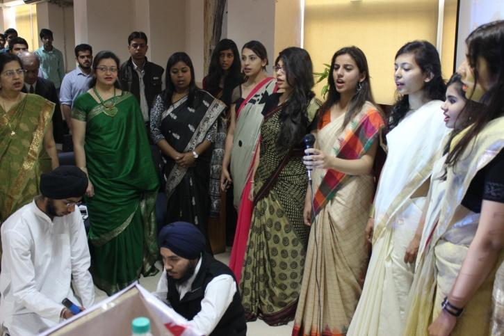 The Inaugural Session started with the recital of Saraswati Vandana by the students of the School, the National Seminar was inaugurated by the