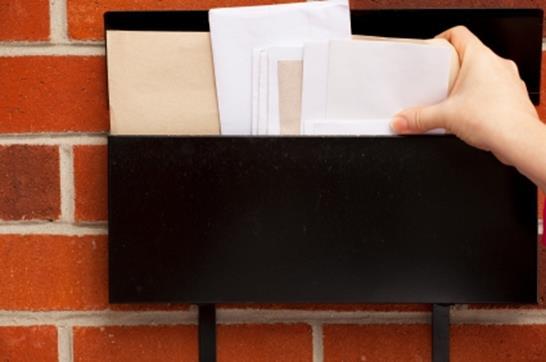 Leaving it in the Mail box or Where Mail is Ordinarily Delivered A landlord can place a notice or document in the tenant s mail box, it is the tenant s obligation to check for mail regularly.