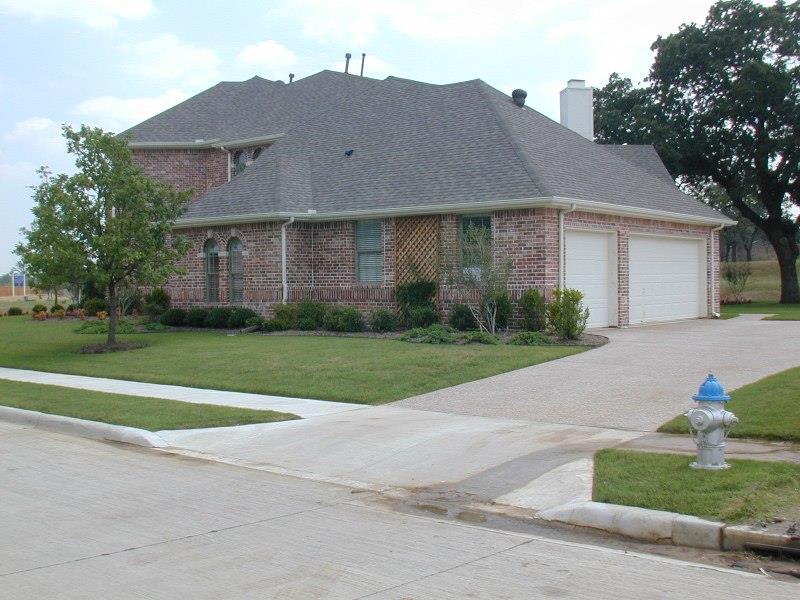 and Side of the House (b) The driveway is designed straight to a garage that is set