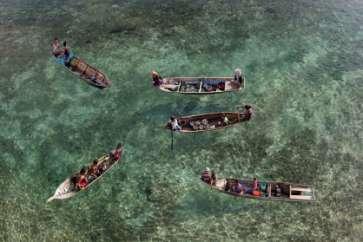AW: BAYAO SEAFOOD SELLER