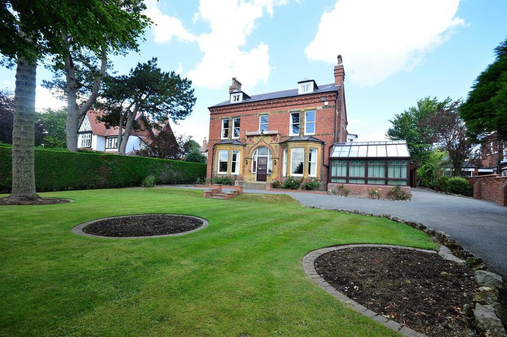 Boa-Vista, Station Road, Scalby, Scarborough, YO13 0PU Asking Price: 710,000 Offered with NO