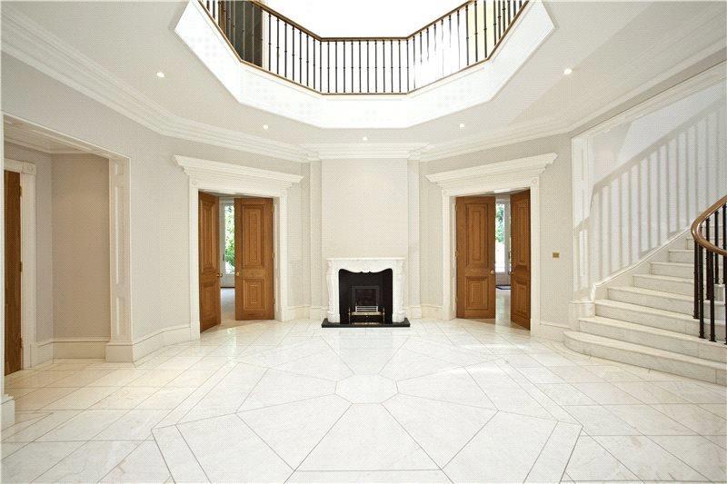 exclusive gated private road in Esher, particularly convenient for the ACS School.