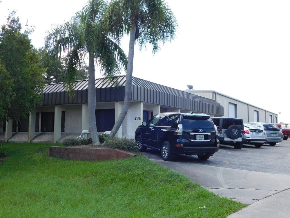 FOR SALE INDUSTRIAL FREE STANDING WAREHOUSE WITH FENCED YARD AREA 4380 Independence Ct Sarasota, FL 34234 PROPERTY HIGHLIGHTS Free Standing Building Fenced Yard Area 3 Phase Power Central Sarasota
