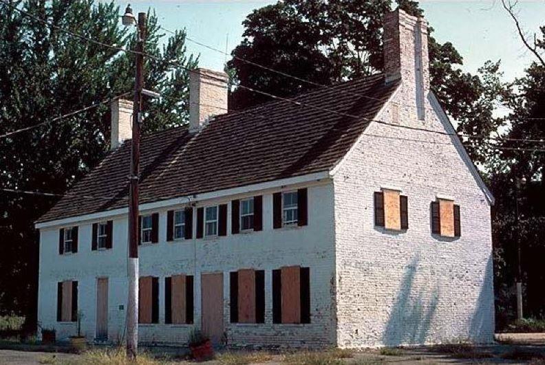 Thomas Marshall and Marshall Hall William Marshall patents 500 acres in 1650; Thomas Marshall I (1696-1759) builds a brick house in c. 1725.