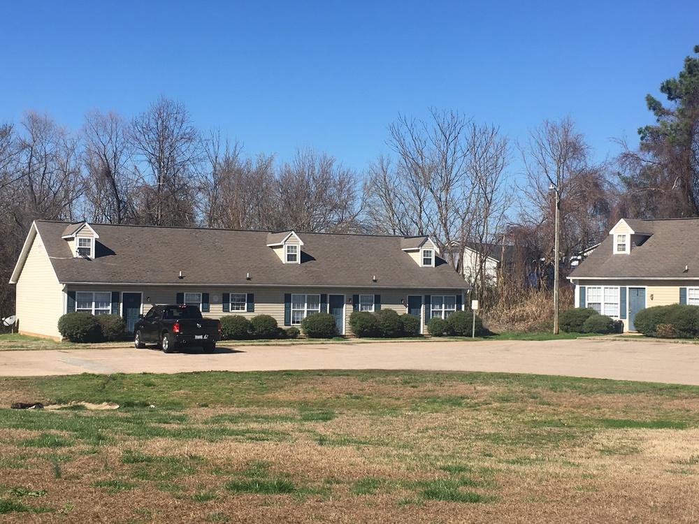 Property Summary OFFERING SUMMARY Sale Price: Subject to Offer PROPERTY OVERVIEW SVN is pleased to bring to market this 32 unit Multi family townhome deal, located in Salisbury, North Carolina.