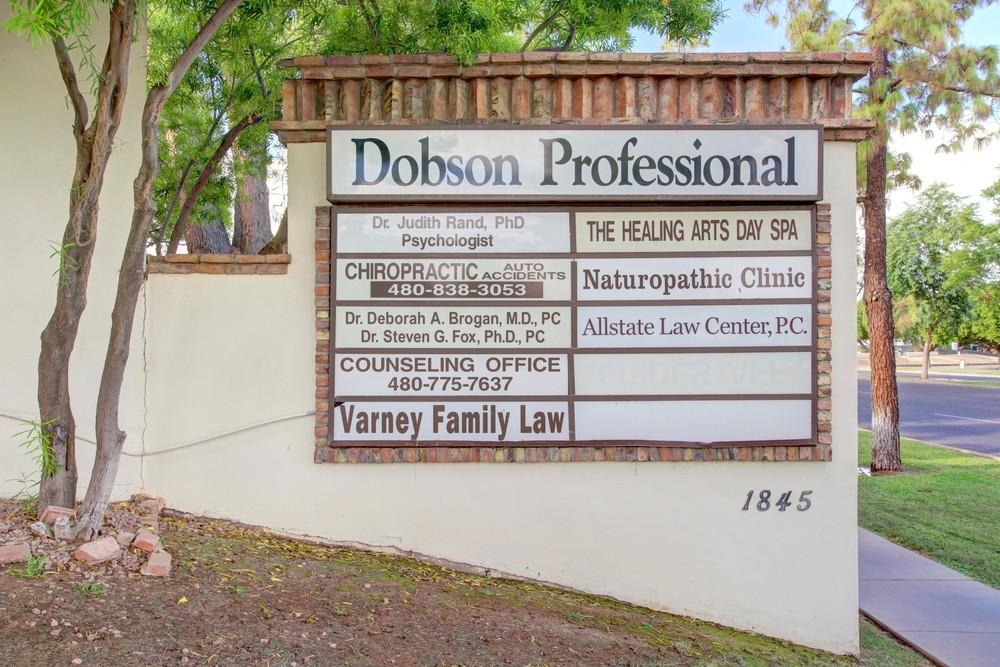 FOR LEASE Dobson Professional Plaza 1845 S Dobson Rd., Mesa, AZ 85202 www.menlocre.