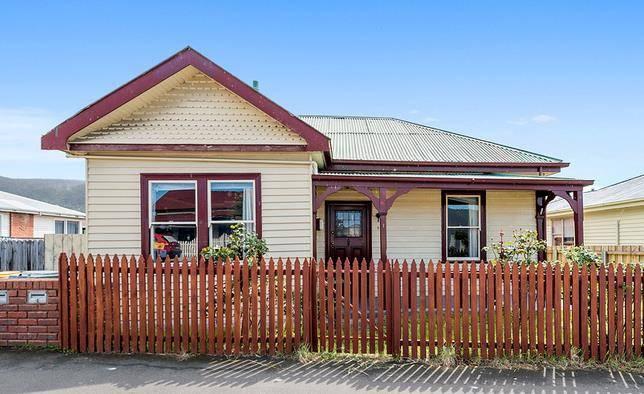 Tony Collidge PRDnationwide Hobart / REIT President Change from Last Year Half Year House Sales MARKET CONDITIONS The Glenorchy property market recorded a median house price of $281, and $189, for