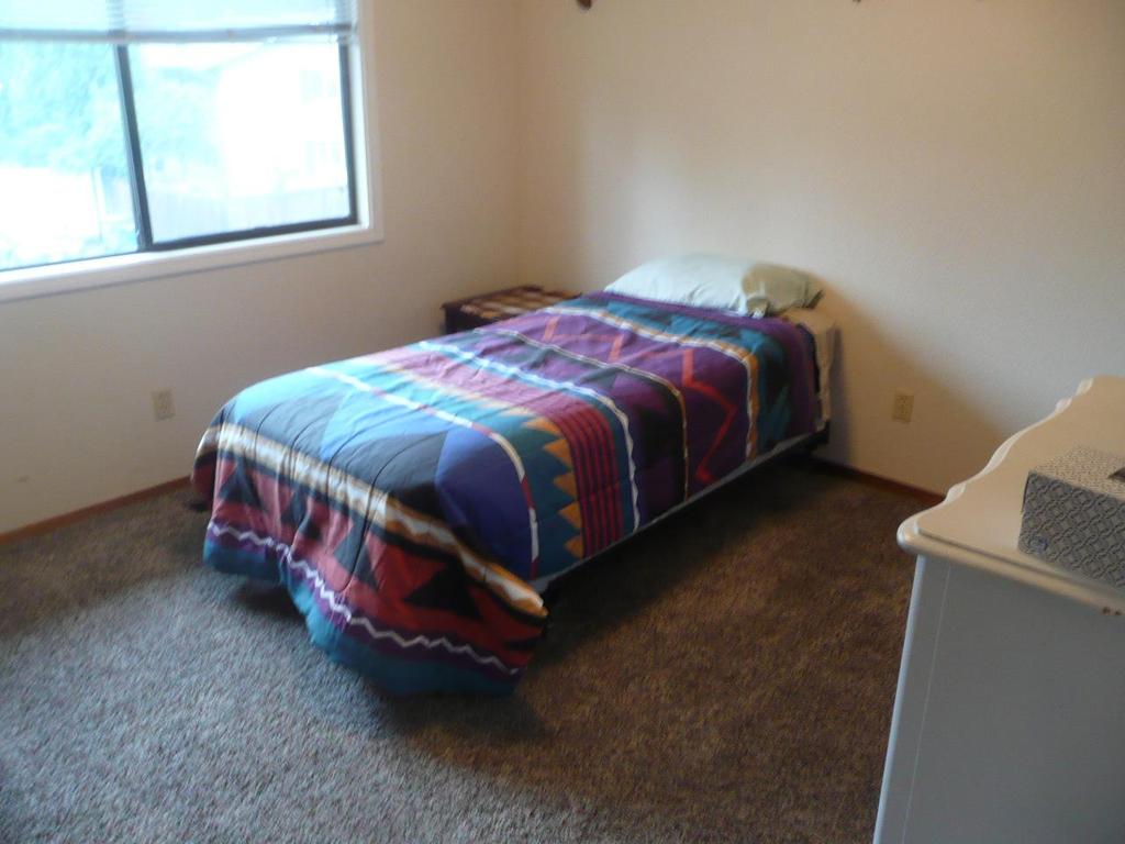 OCTOBER 8 TH Room for rent to female student Kingsgate area of Kirkland near Totem Lake $700 per month (a second smaller bedroom is available for another female student for $600 per month) Includes