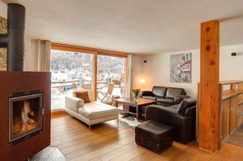 This chalet has been tastefully decorated under the supervision of Local host, delicately combining an