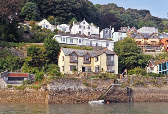 Gallants Quay 32A SOUTH TOWN DARTMOUTH DEVON A fabulous waterside family home that currently provides a useful additional income.