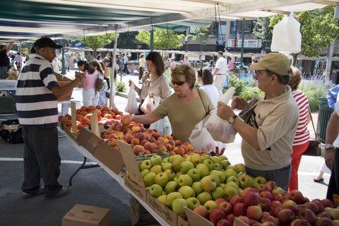 Avg. Household Income $85,449 $123,235 Driving Times from Stamford Downtown Shoppers at the Stamford Downtown Farmer s