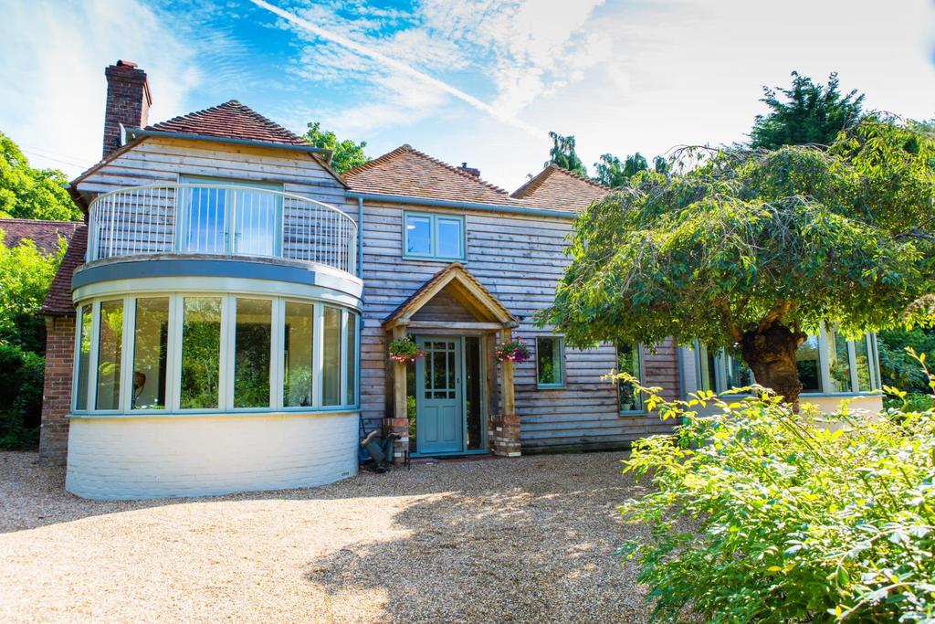 LAKE MEADOW, Little London, Heathfield, East Sussex, TN21 0BA Description Having been completely refurbished, extended and improved to a high-standard, this is a beautifully presented, four bedroom