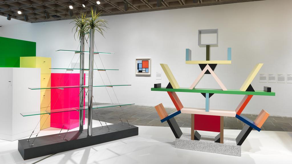 Met Breuer exhibition contextualises Ettore Sottsass' colourful designs Dan Howarth July 25, 2017 Boldly shaped and coloured designs by Memphis group founder Ettore Sottsass are on display alongside
