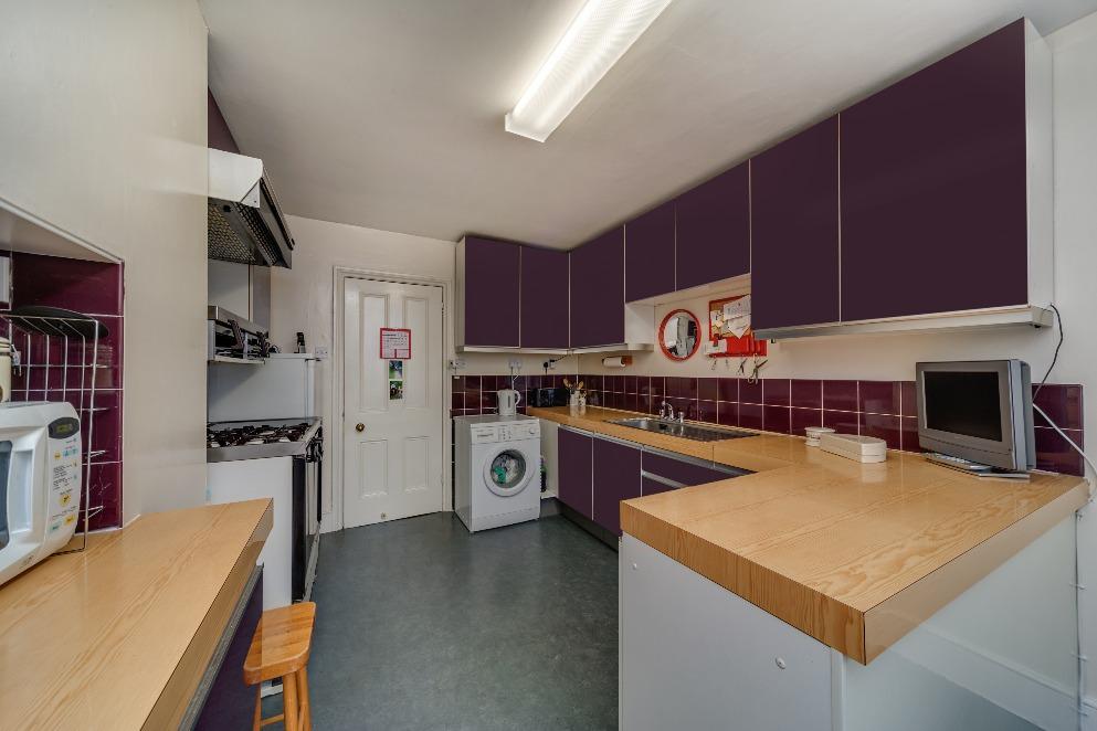 " - Vendor s comments THE KITCHEN DINER & CLOAK ROOM LUXURY BEDROOMS & BATHROOMS Bright and cheerful, the kitchen's large enough for an informal table and chairs for breakfasts and homework as you