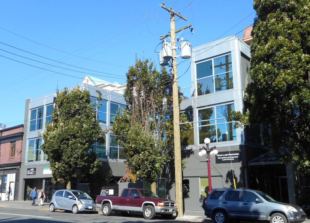 FOR LEASE BUILDING HIGHLIGHTS SPACE AVAILABLE Three-storey office building Recently