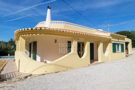 Charming 4 Bedroom Cottage with Pool near Carvoeiro VILLA IN LAGOA ref. VM1066 399.000 4 3 123 m2 1.