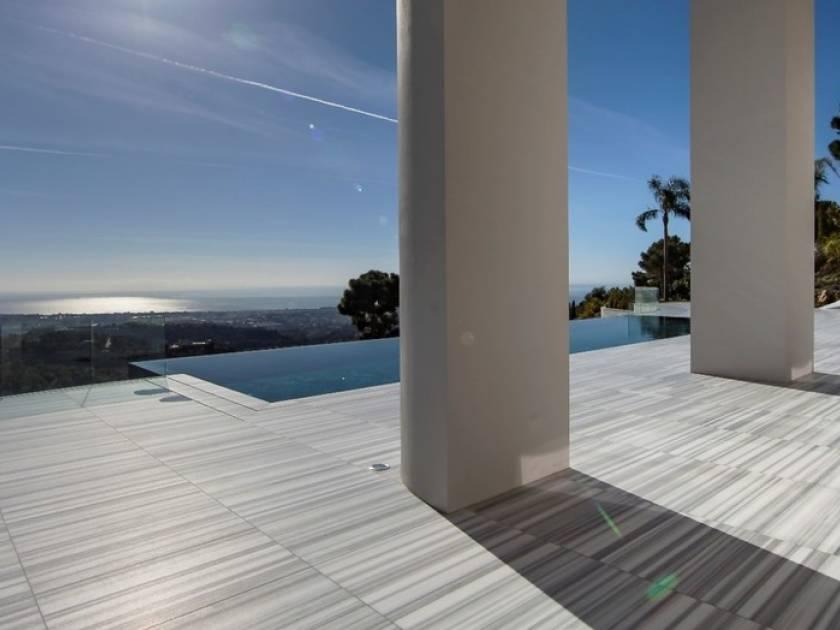 At the penthouse level a transparent floor adds masses of light throughout the villa and allows you to view the entire structure of the first level.
