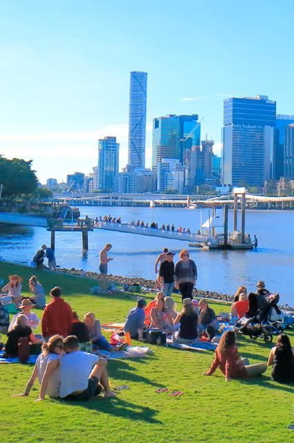 03. Queensland outlook Work and play Tourism boosting local economy, but units are dominating supply Brisbane house market The Brisbane market has been relatively subdued in comparison to the other