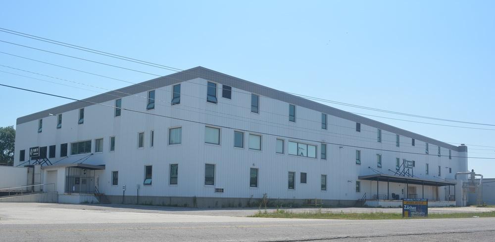 INDUSTRIAL 141,588 SQ. FT. INDUSTRIAL BUILDING AVAILABLE FOR LEASE 6900 Nelson Rd., Fort Wayne, IN 46803 Situated on 4.
