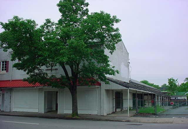 Redevelopment Projects AMELIA SQUARE, FREDERICKSBURG, VA BEFORE Use: Industrial/Retail