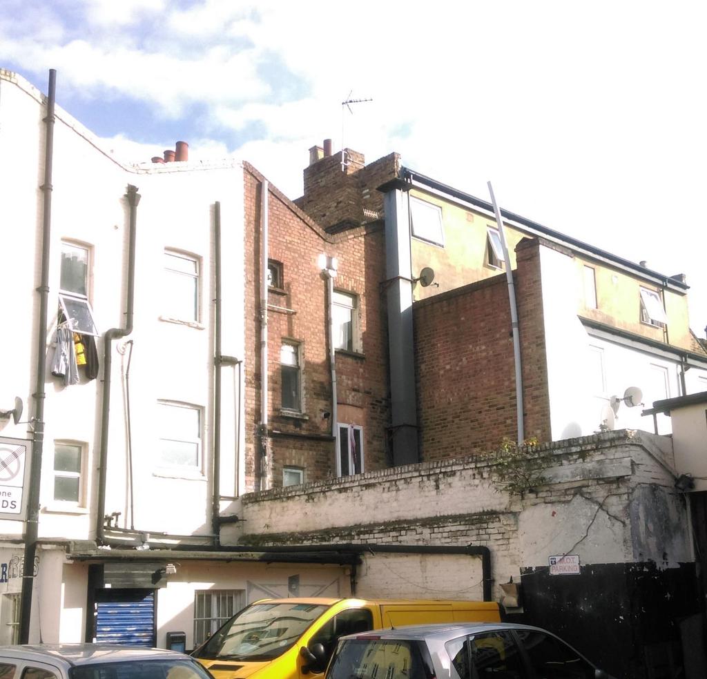 INTRODUCTION This statement has been prepared to accompany the application for the demolition of an existing car repair garage into a 5 storey high quality residential apartment block consisting of 9