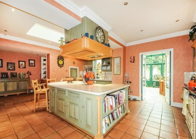 In brief, the property offers spacious living accommodation with 3 impressive and spacious oak paneled reception rooms, dining kitchen, large living-dining-conservatory, gymnasium with
