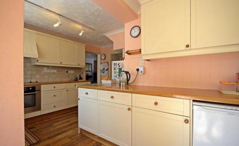 Accommodation Summary Of Accommodation Entrance Hall: Kitchen: Lounge/Dining Room: