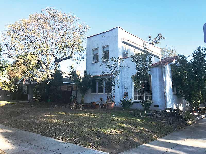 RESIDENTIAL INCOME PROPERTY- PROBATE SALE HOUSE + 3 BUNALOWS! ATWATER VILLAE ADJACENT BUT LOCATED IN CITY OF LENDALE, currently a non-rent-controlled property.