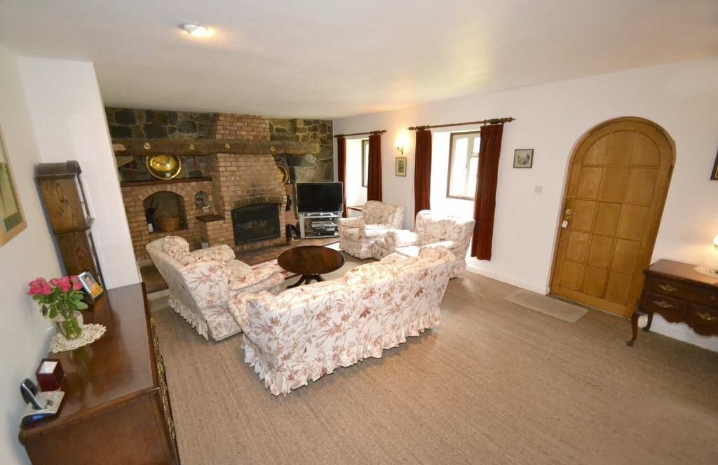 Lounge/Dining Room Lounge/Dining Room Les Niaux Cottage, Les Niaux, Castel This stunning cottage is deceptively spacious and is located in a quiet lane in the Castel close to Talbot Valley.