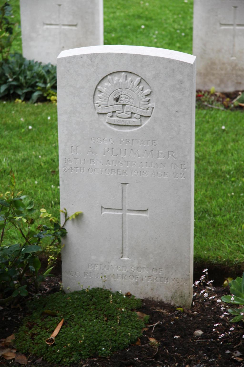 Photo of Private H. A. Plummer s CWGC headstone in St.