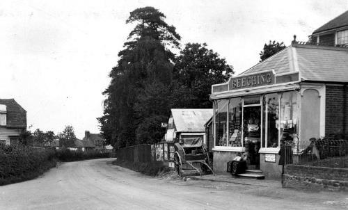Shown above is a photo of Henry s shop dated 1922. A similar view from a different angle taken at the same time is given below.