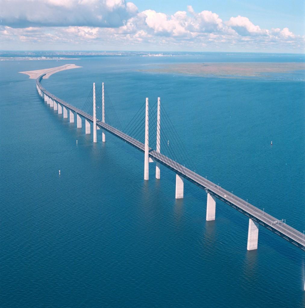 Danish side The fixed link across Øresund comprises a 4 km immersed tunnel, the artificial island, Peberholm, which is 4 km long, and an 8 km cable-stayed bridge with a main span of 490 m The high