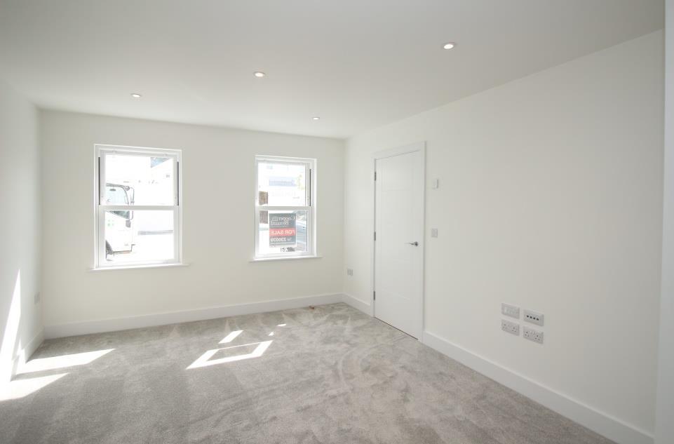 This stylish home is laid out over three floors with three good sized bedrooms, bright reception space and well-appointed kitchen and bathrooms.
