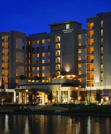 Hospitality Embassy Suites CBD Houston, Texas A twenty (20) story hotel with 2 levels
