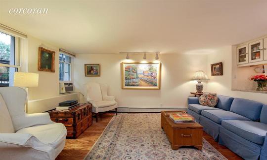 three-family, Park Slope townhouse offers fantastic space and multiple configuration options.