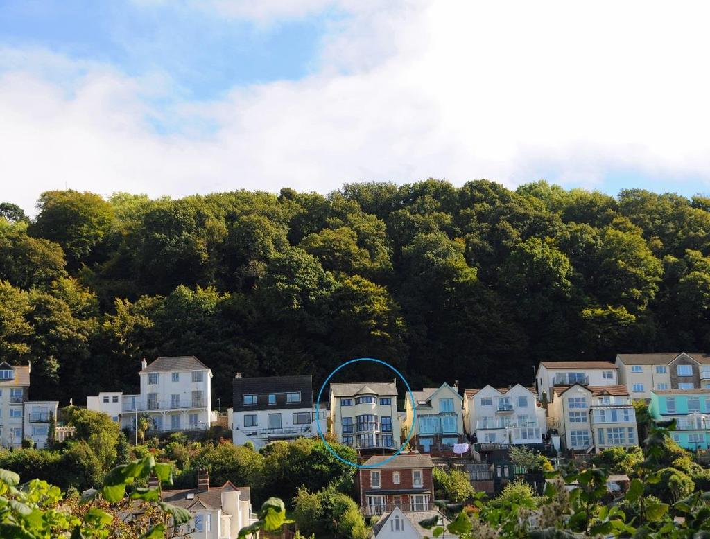 Crystal House Wood Lane, Kingswear, Dartmouth, Devon TQ6 0DP Price: 850,000 Impressive four double bedroom property with open plan living and semi-circular deck and terraces affording 180 degree