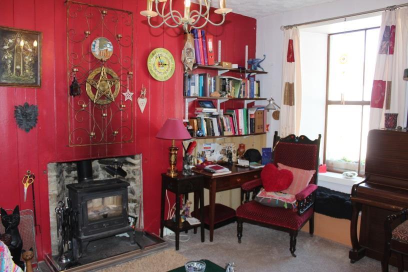 30m (13ft 8 x 10ft 10 ) This welcoming and cosy living room is carpeted with a