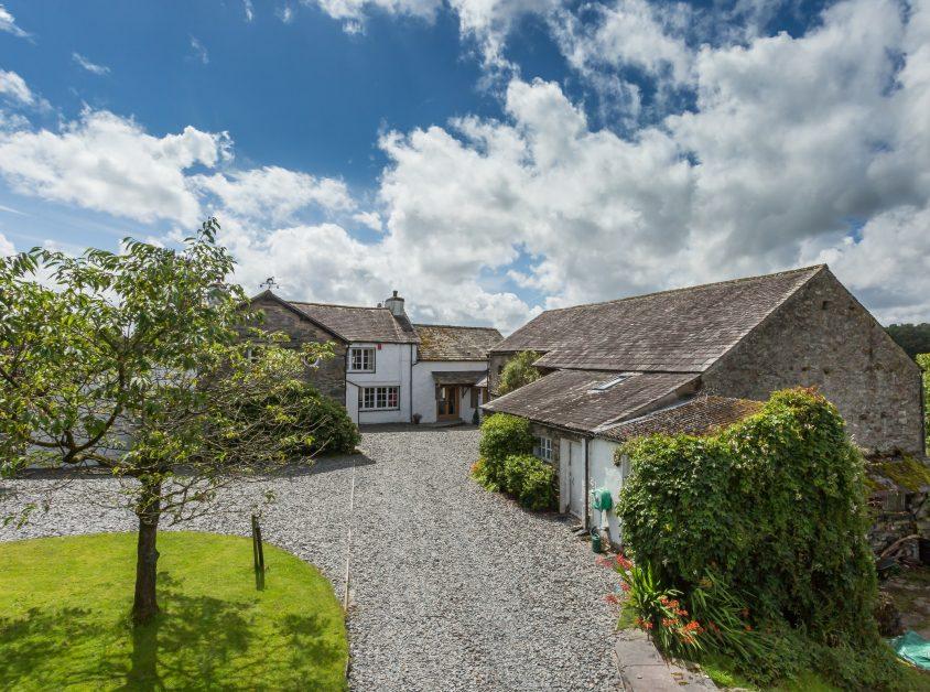 Additionally there is a substantial barn set within 2 ½ acres of grounds and paddock.