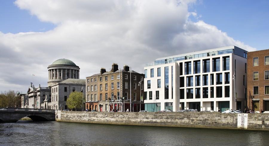 speculative office briefing and create a significant building that would maintain the 'ordinary' character, scale and materials of the buildings prevalent along the extended Liffey promenade