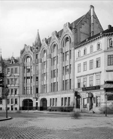 1901: Siemens & Halske moves into its first Berlin administrative building At the end of the 19th century due to the long-felt inadequacy of the old business premises, Siemens & Halske (S&H) embarked