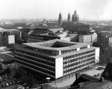 It housed the administrative departments of Siemens-Schuckertwerke, whose registered offices were transferred from Berlin to Erlangen on April 1, 1949.
