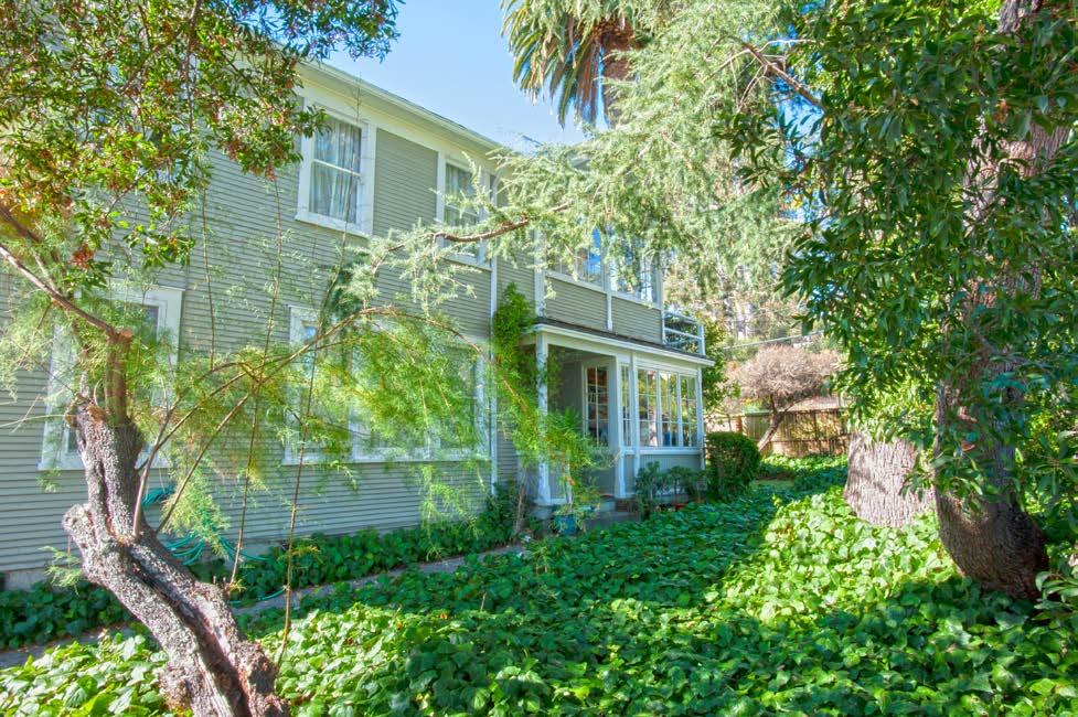 Investment Description Historic Victorian Fourplex Country Farmhouse - The Heckman House - This two story four unit Victorian, known as The Heckman House, was built in 1905 and sits on the site of
